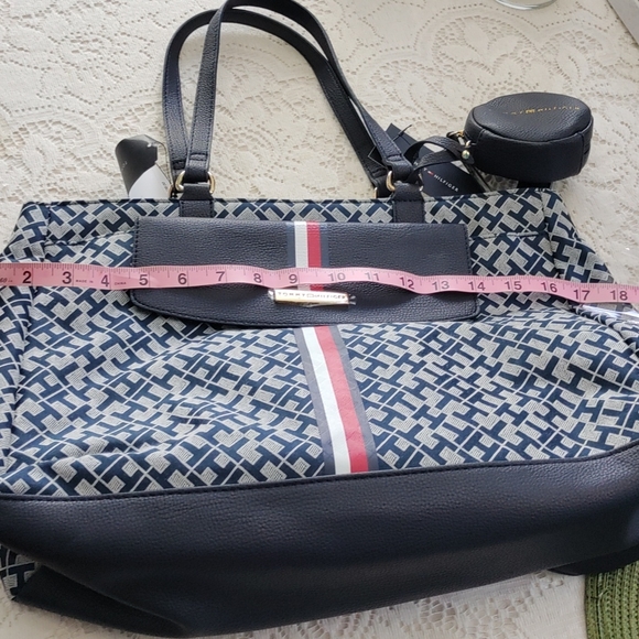 Tommy Hilfiger Tote - Picture 7 of 8